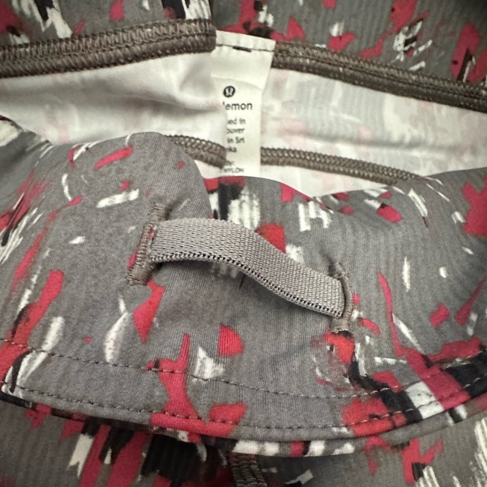 Lululemon Floral Fast And Free HR
Tight 25" Size 2 in Floral with Side Pockets - Picture 8 of 17